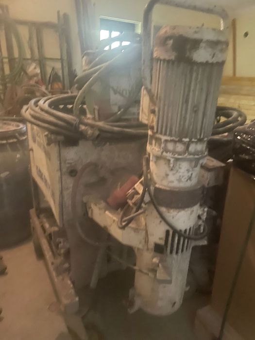 Maquina de projectar sercil