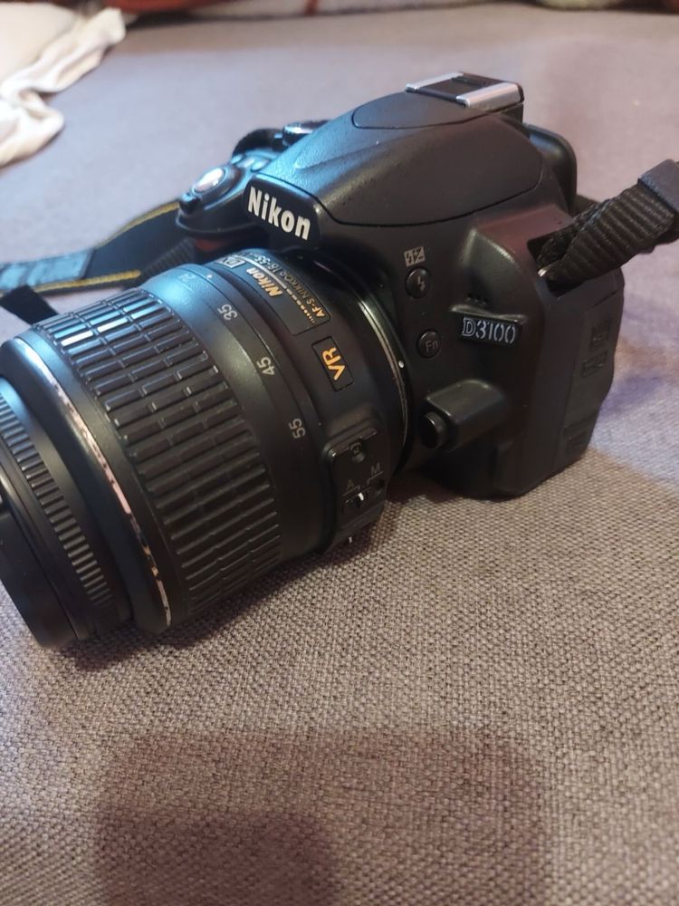 Nikon D3100.        .