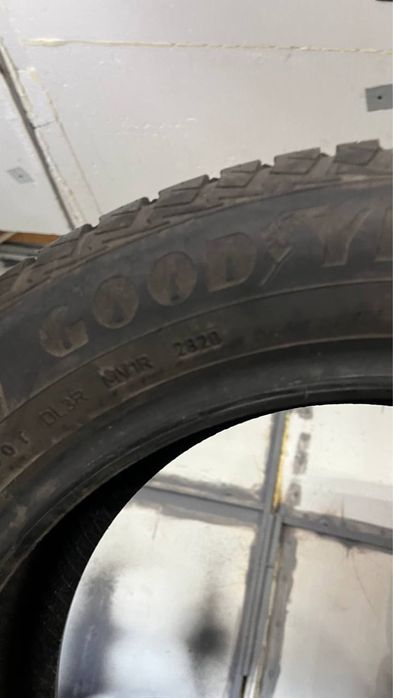 Пара всесезонної гуми 215/55/17 Goodyear