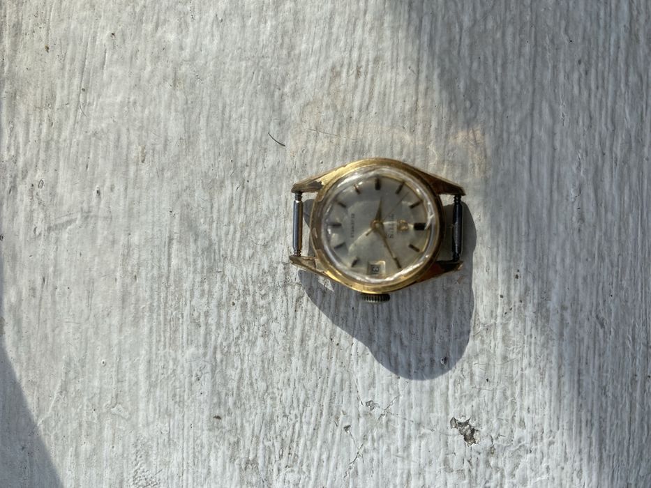 Relosio de corda de mulher a trabalhar