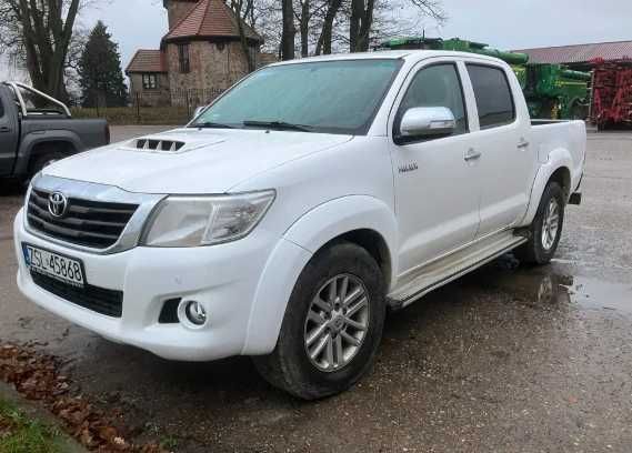 Разборка Toyota Hilux бампер передній задній