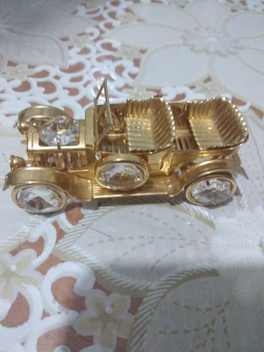 продам игрушечную машинку