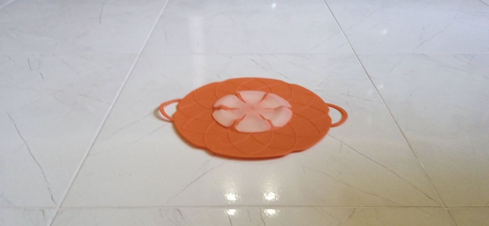 Кришка-невикипайка для кастрюль.