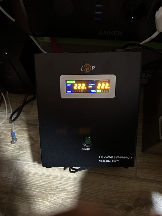 Джерело безперебійного живлення з правильною синусоїдою LogicPower