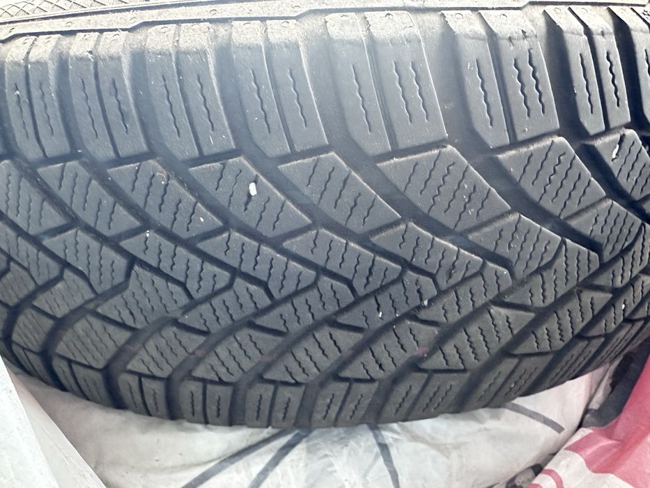 Зимова гума Continental майже нова R15 2шт.