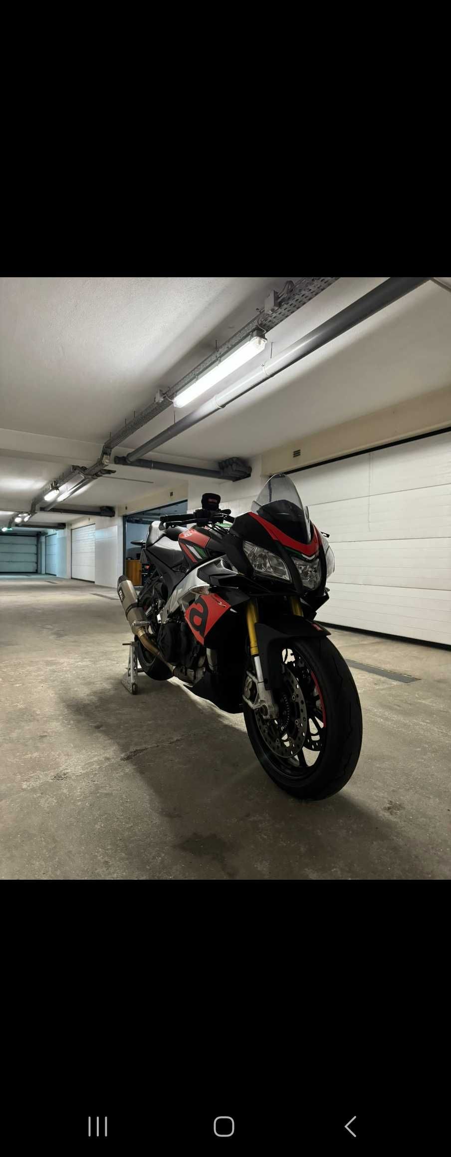 Aprilia tuono v4