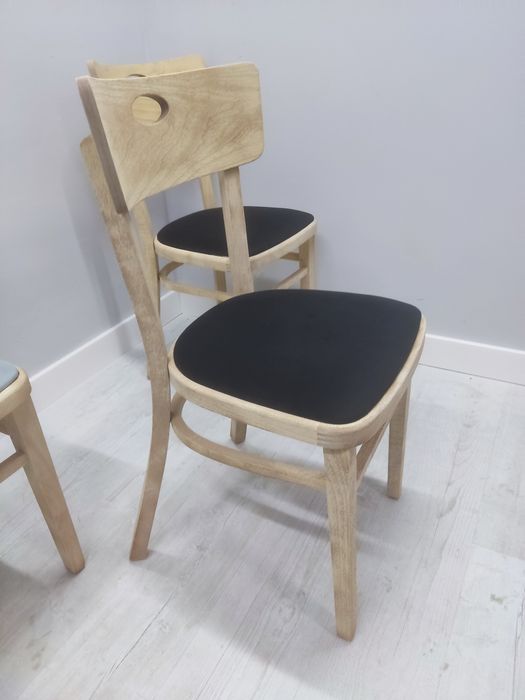 Krzesła bukowe do restauracji bardzo wygodne 12 szt od ręki.