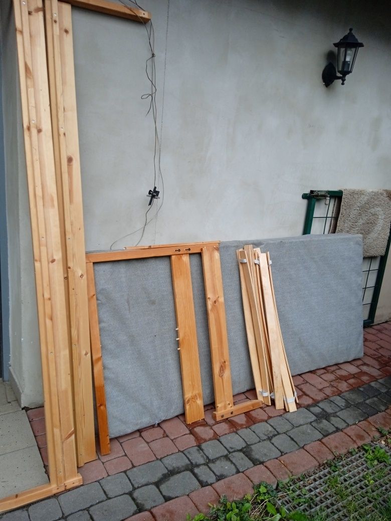 Łóżko jednoosobowe