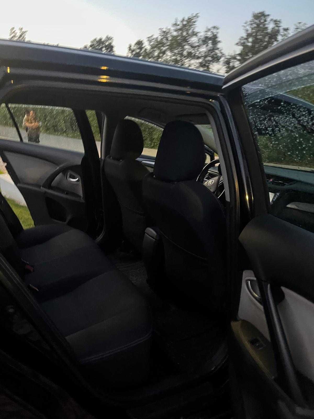 Vende-se Toyota Avensis SW 2015 – Fiável, Espaçosa e Bem Cuidada!