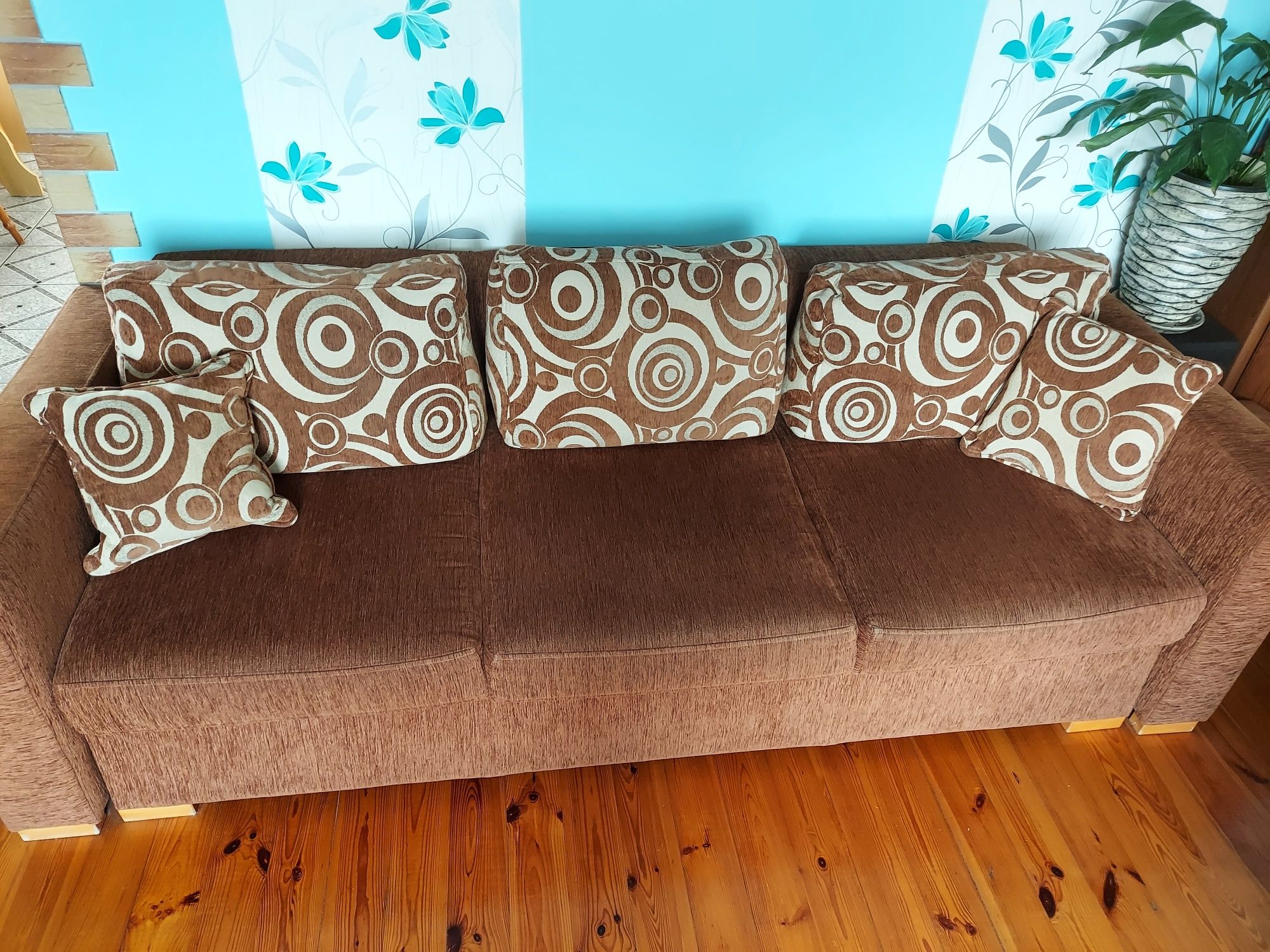 Zestaw wypoczynkowy - sofa z funkcją spania i pojemnikiem na pościel