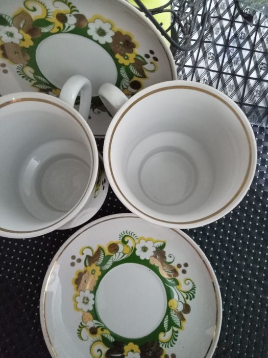 Великі чашки з блюдечками