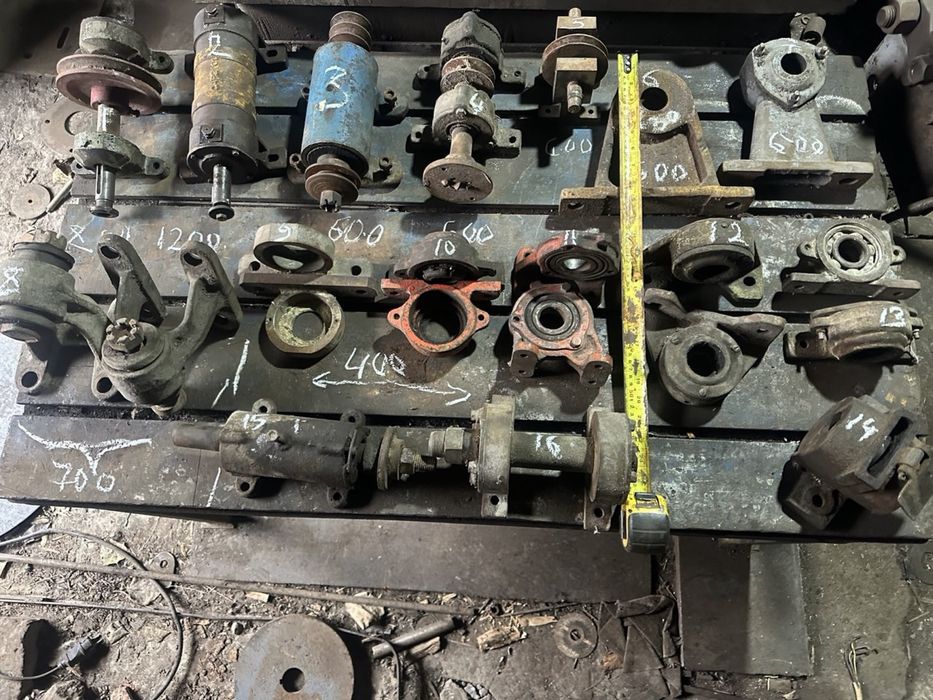 Вал в корпусі 7 штук