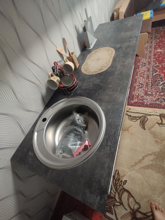 Продам Кухню в ідеальному стані, в експлуатації була три місяці.