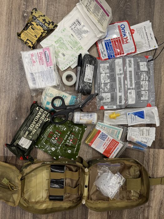 Аптечка армійська укомплектована  (відривний підсумок)