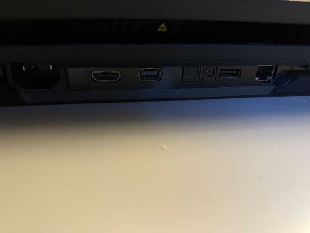 Ps4 pro + 2 pady