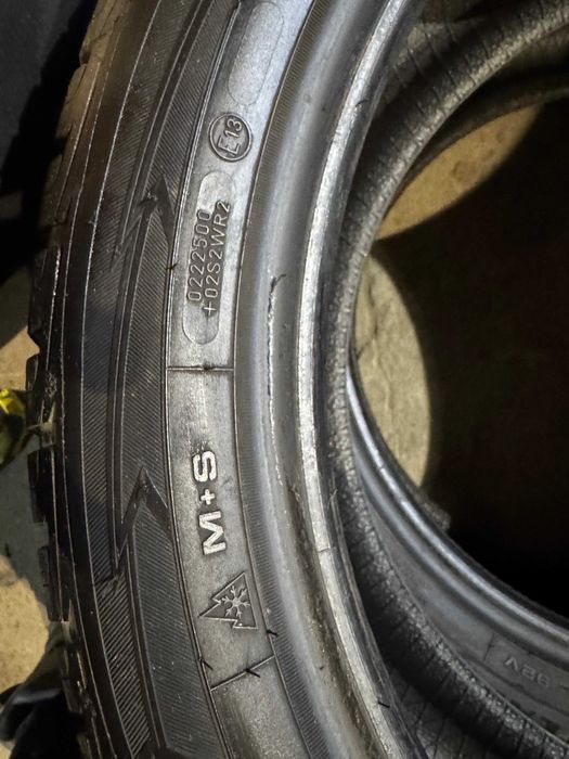 Zimowe Opony mało używane Goodyear 215/50 R18 6mm bieżnik