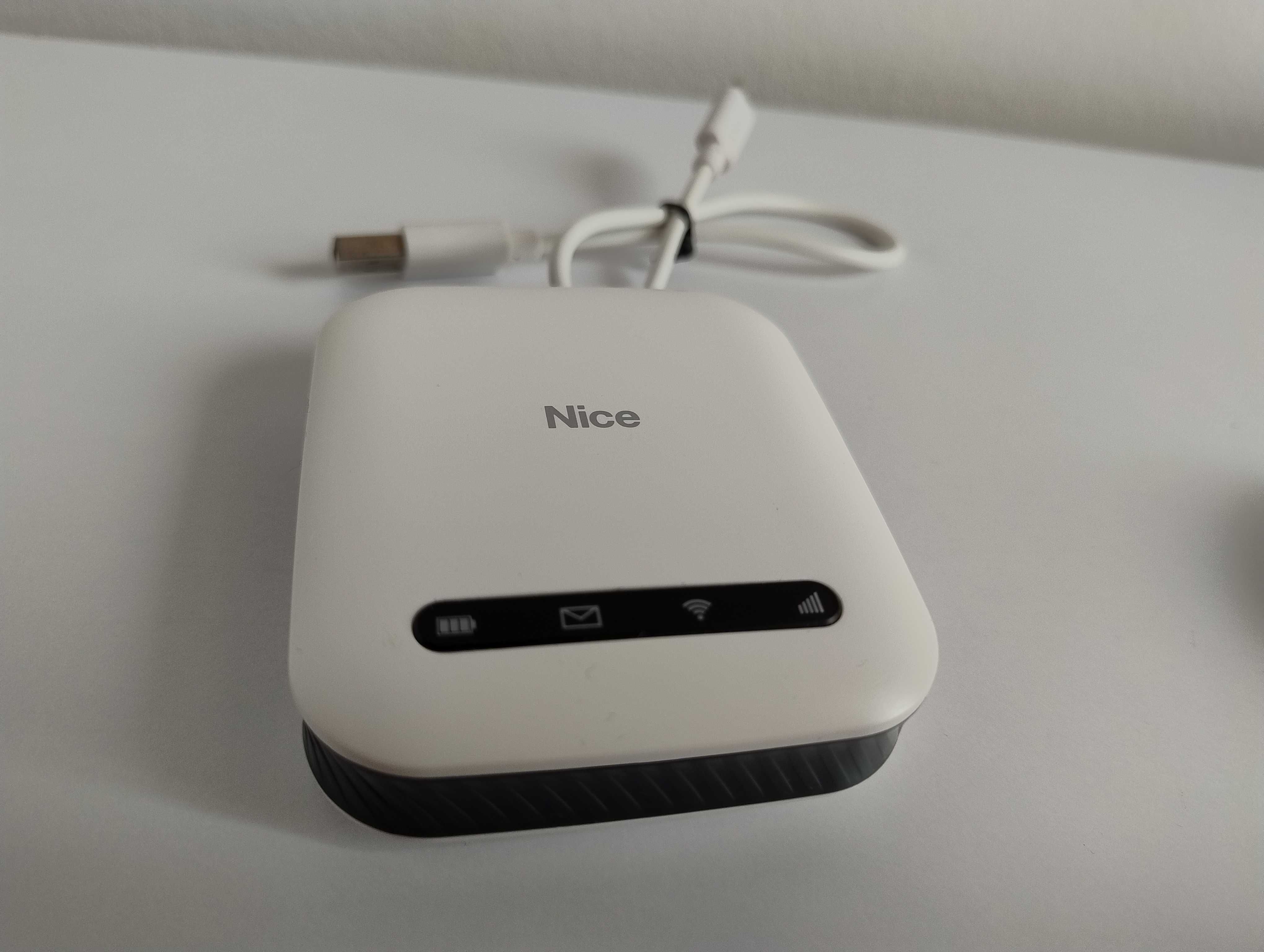 Fibaro Home Center 3 Lite + czujniki (dym i woda) + Powerbank Nice