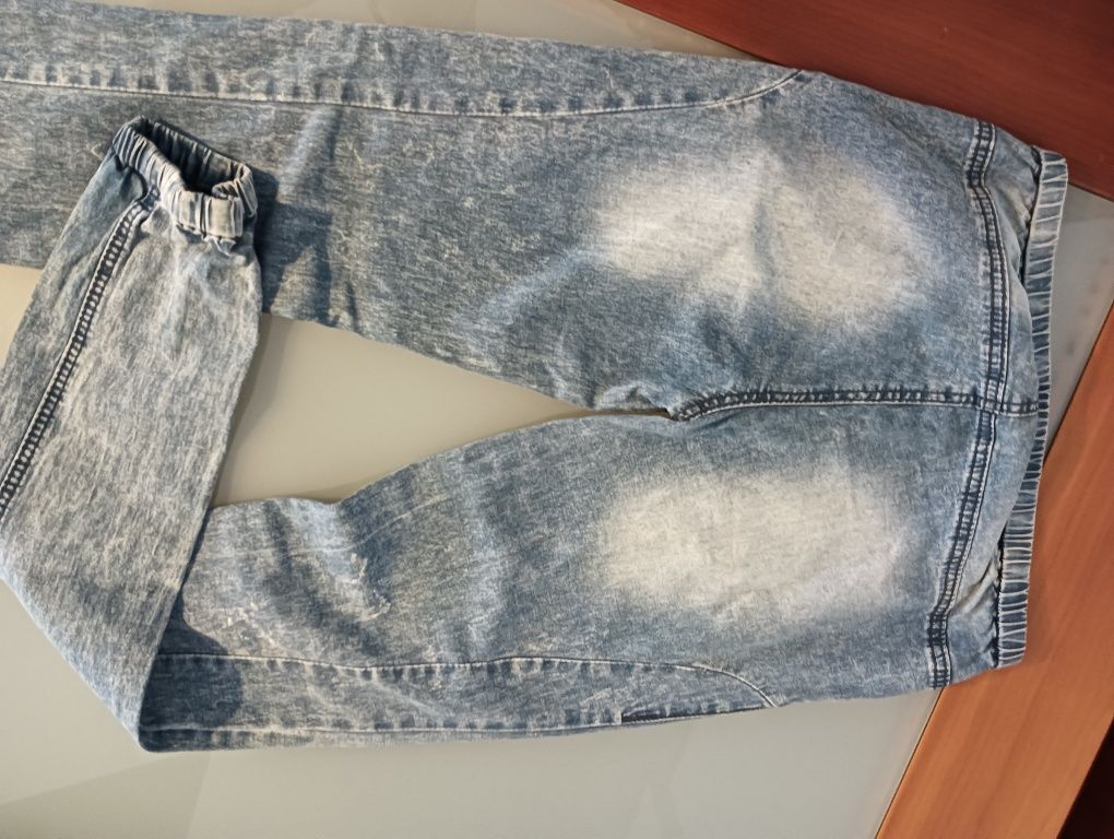 Calças de ganga 	Stradivarius nº 42	Bershka Denim nº 38