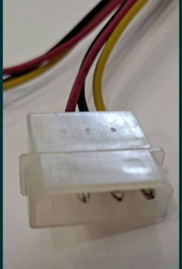 Adapter do zasilania karty graficznej Molex 6pin ZOTAC
