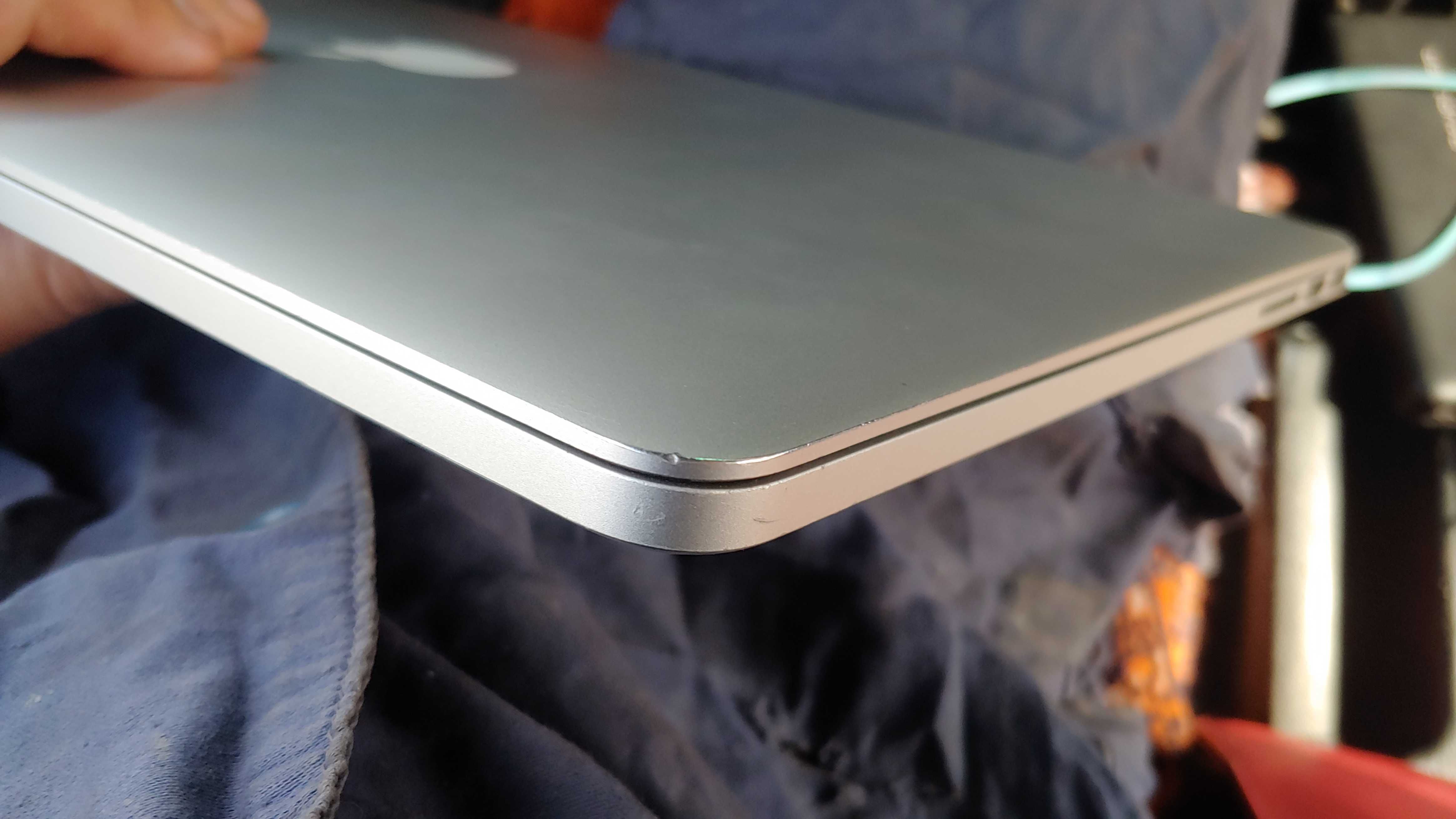 Apple Macbook pro 15 2015 i7 2.5 16gb/512gb amd radeon 2gb mjlt2 1398