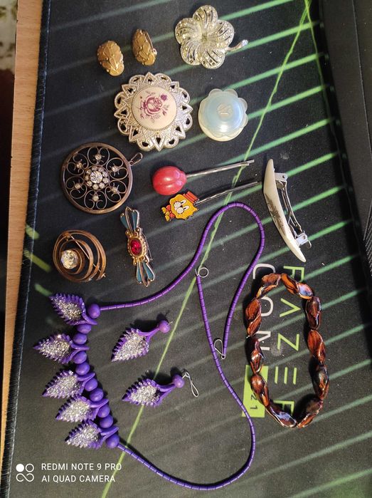 Бижутерия ссср кулон , броши позолота серебро и др.