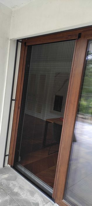Moskitiera plisowana drzwiowa okienna przesuwna rolowana Montaż