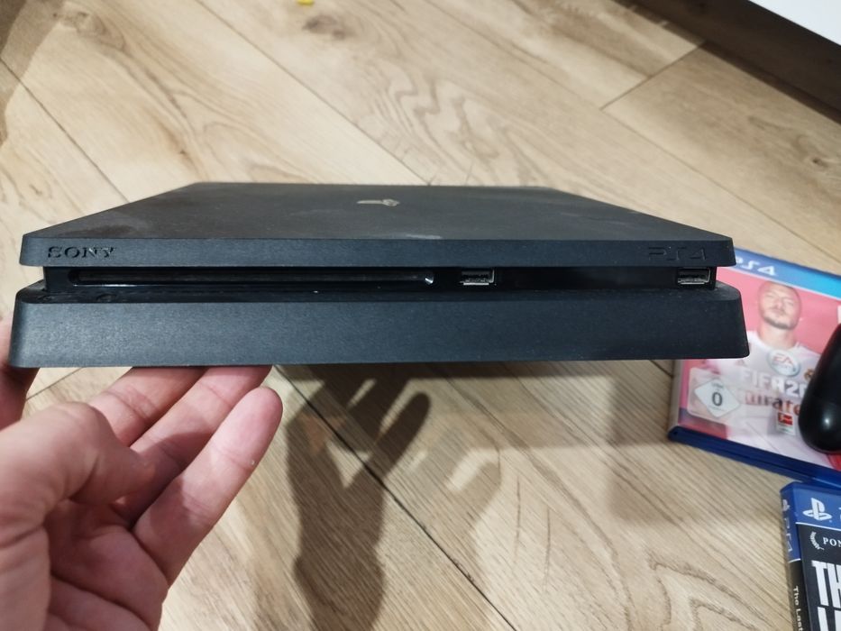 PlayStation PS4 slim cuh2216a + 2 pady + gry fifa cod last of us