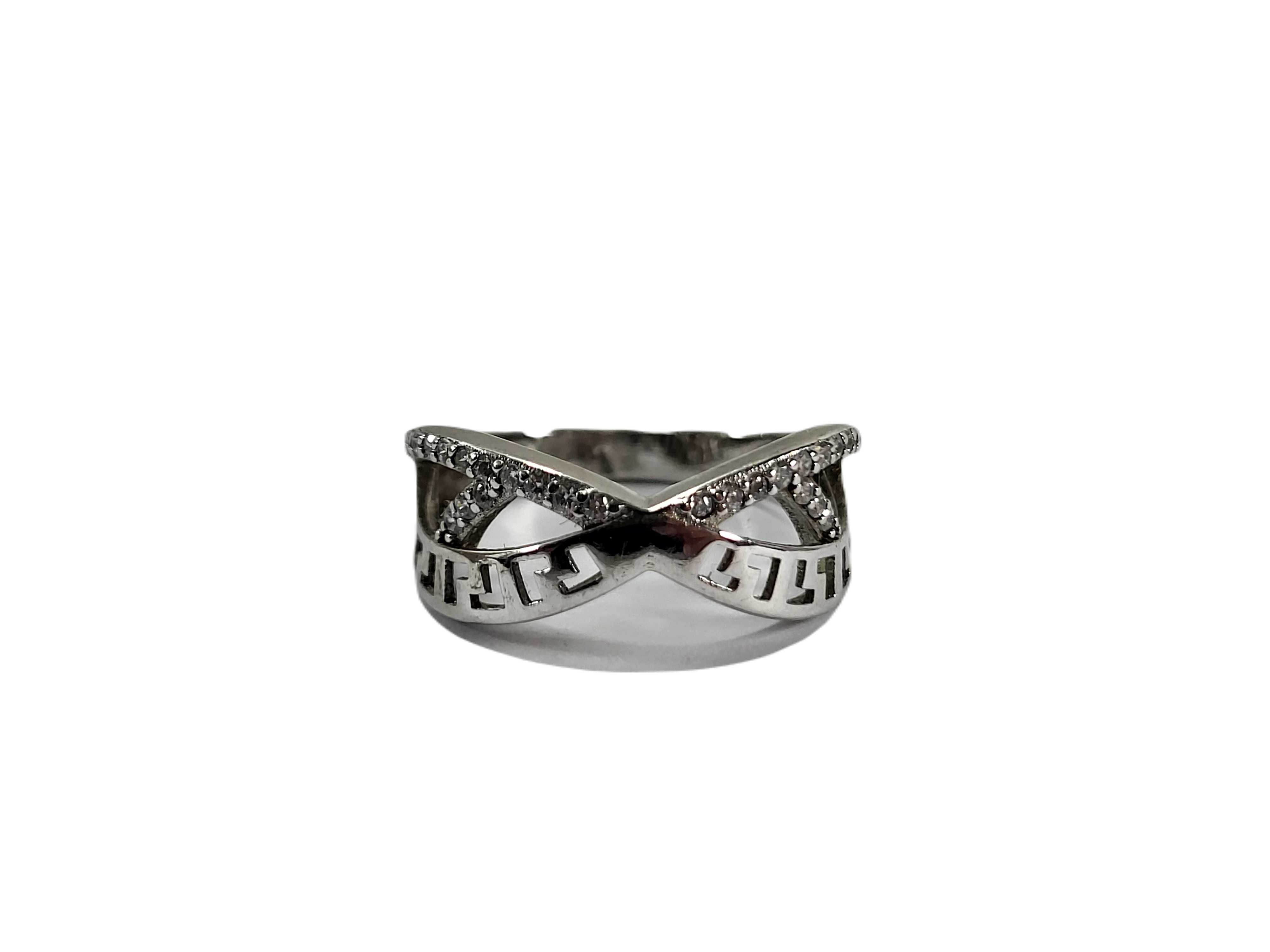 SZ102 srebrny pierścionek ażurowy z cyrkoniami 925 R:10