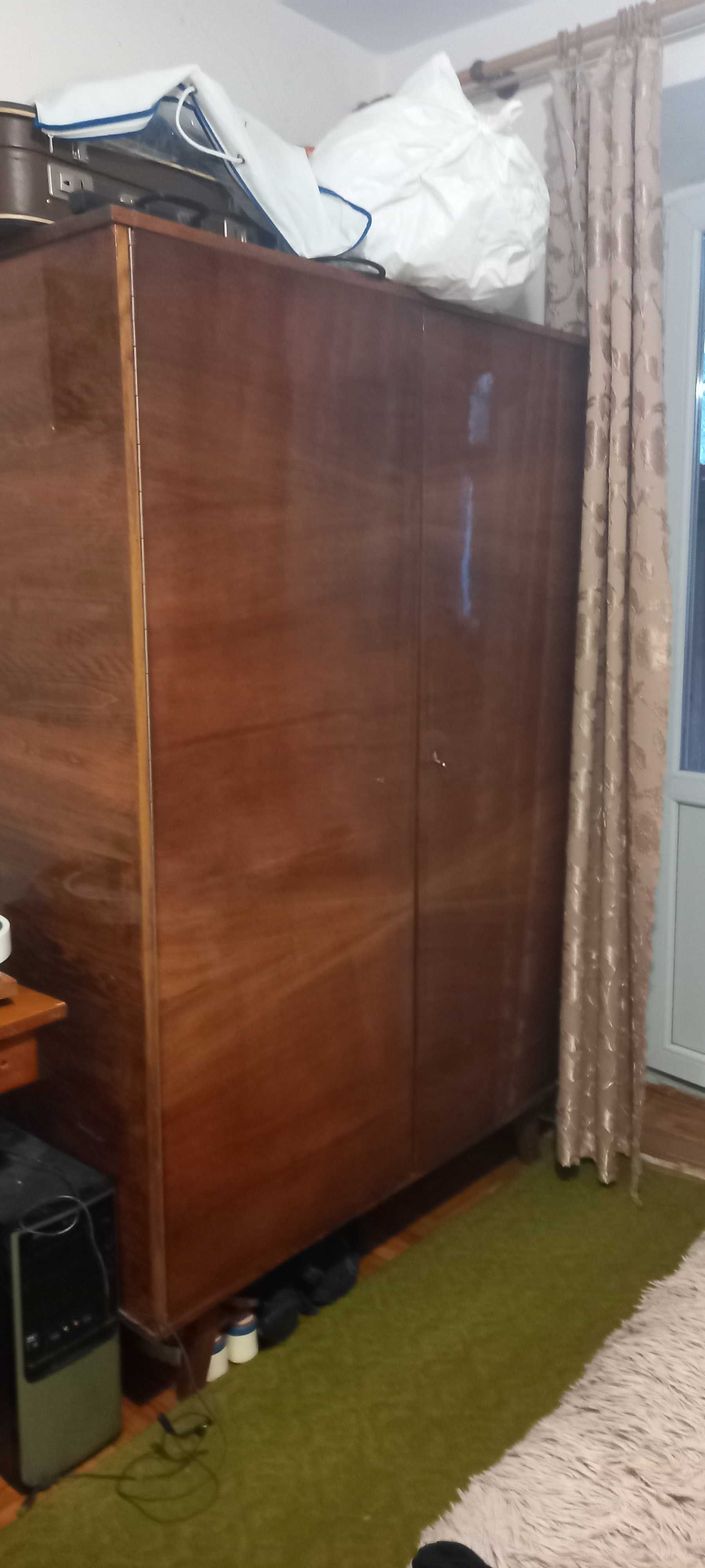 Шафа двохдверна лакована