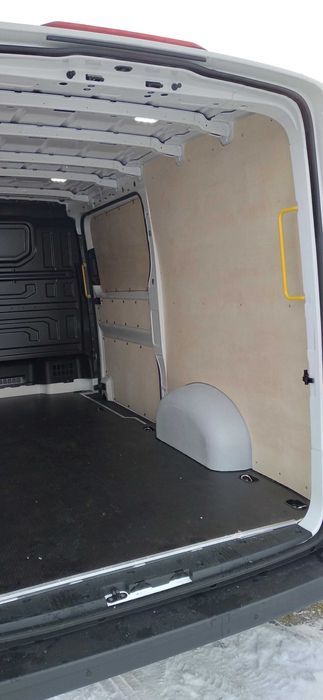 Zabudowa busa auta samochodu dostawczego VW Crafter L3H2 sklejka