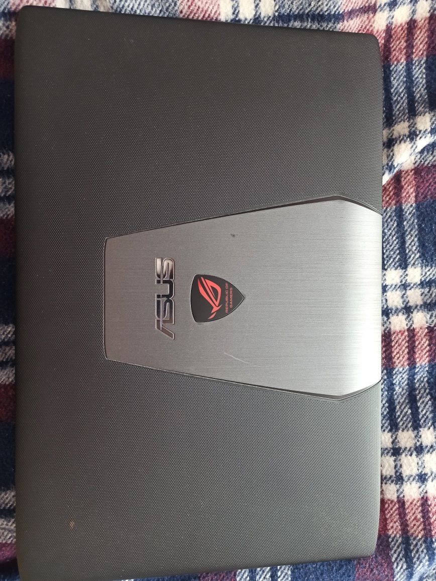 Sprzedam gamingowy laptop asus ROG