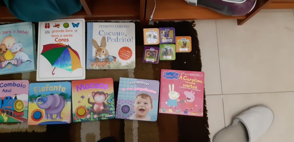 Livros infantis com sons.