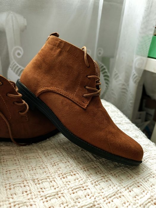 sztyblety wiązane zamszowe 37