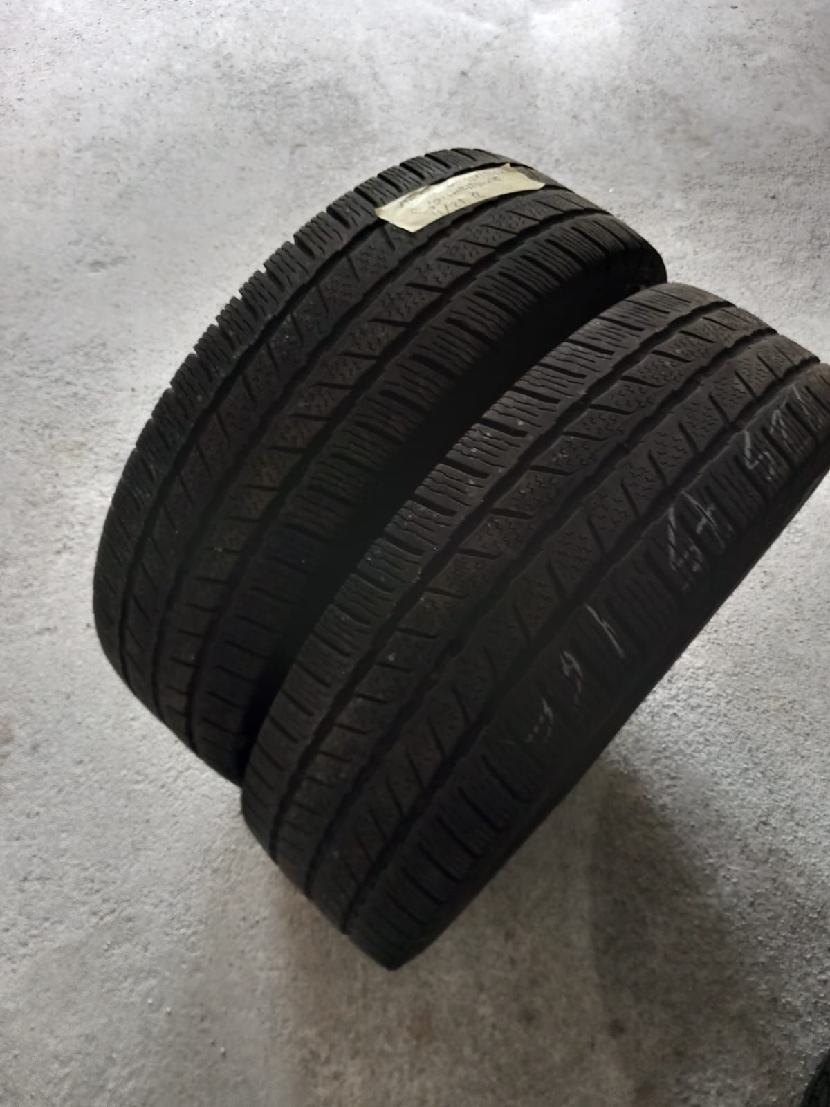 2 pneus 225/75R16 C Continental