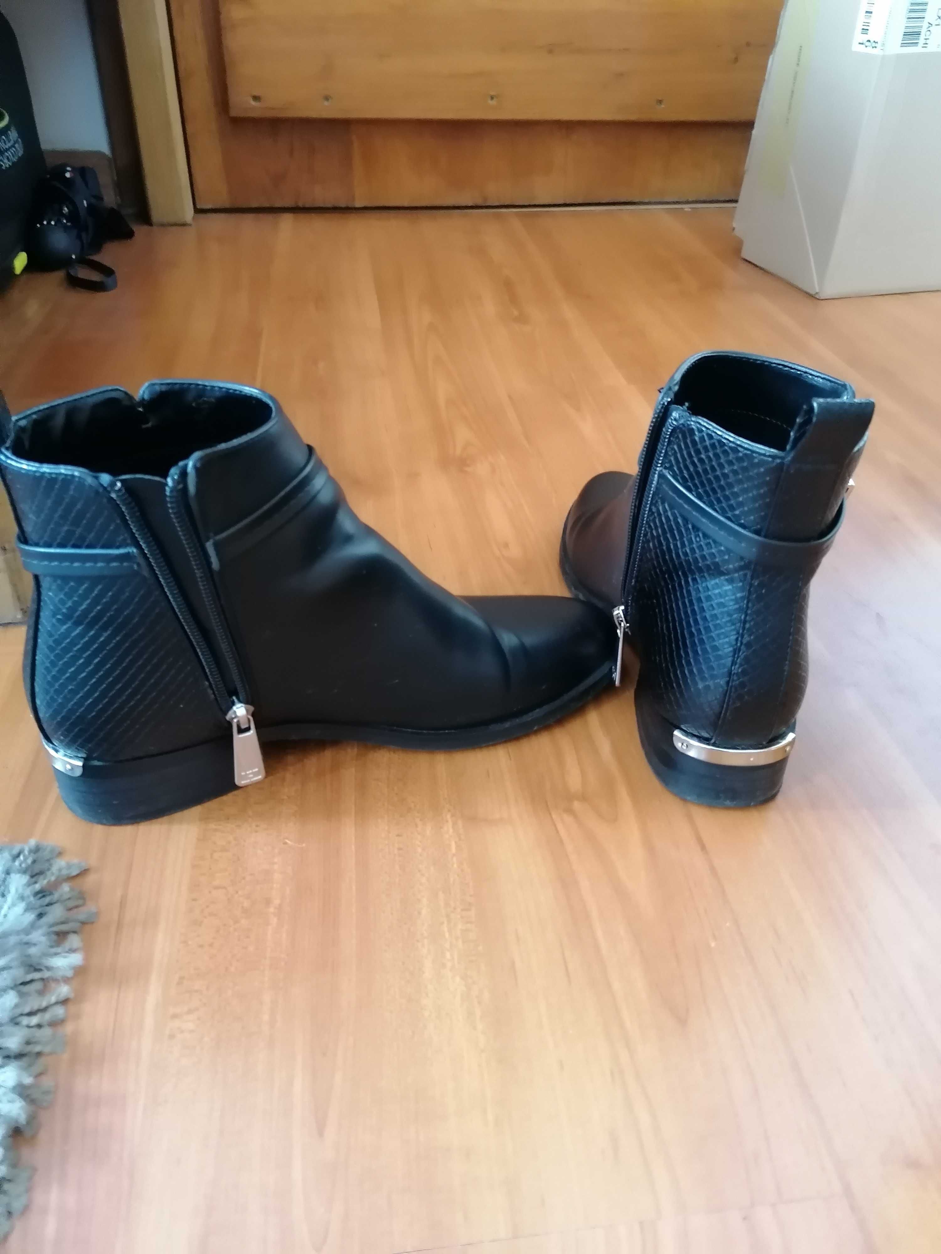 Botas quase novas