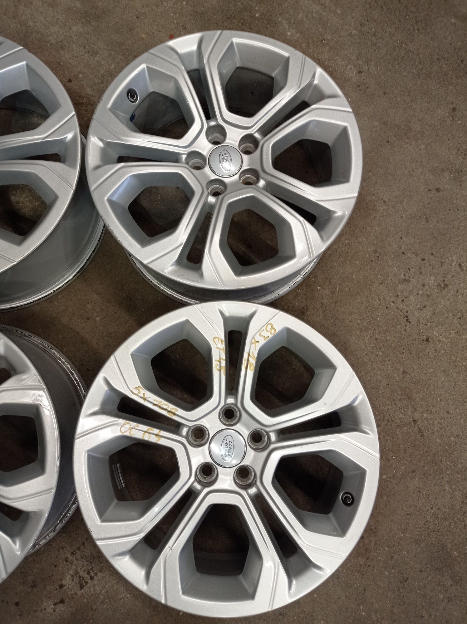 Felgi aluminiowe 8Jx18 et45 5x108 Land Rover+ czujniki