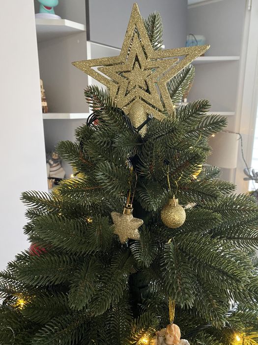 Ялинка лита з прикрасами