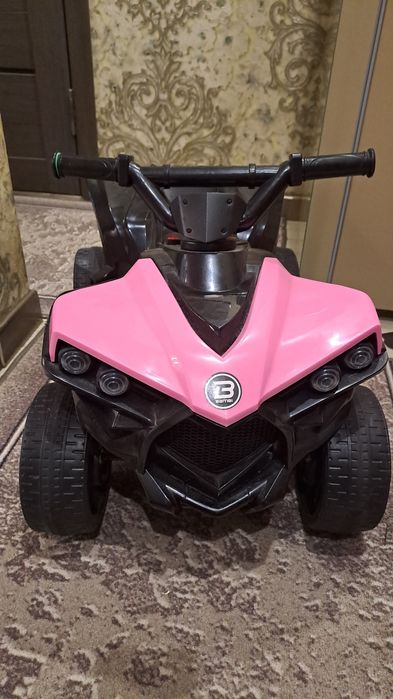 Дитячий квадроцикл для дівчинки