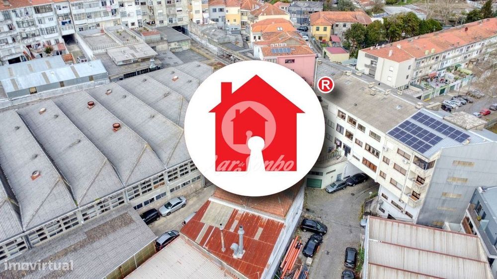 Armazém com excelente localização em Campanhã