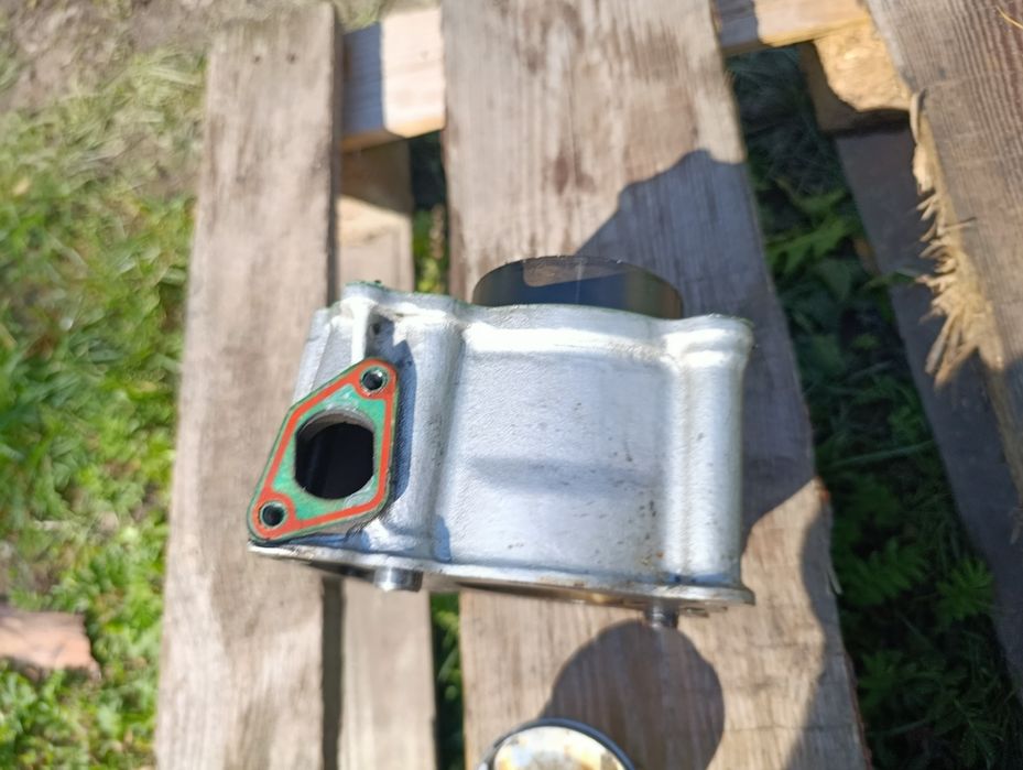 Cylinder Aprilia SX 125 18 – 21 r z tłokiem tuleja silnika części A4