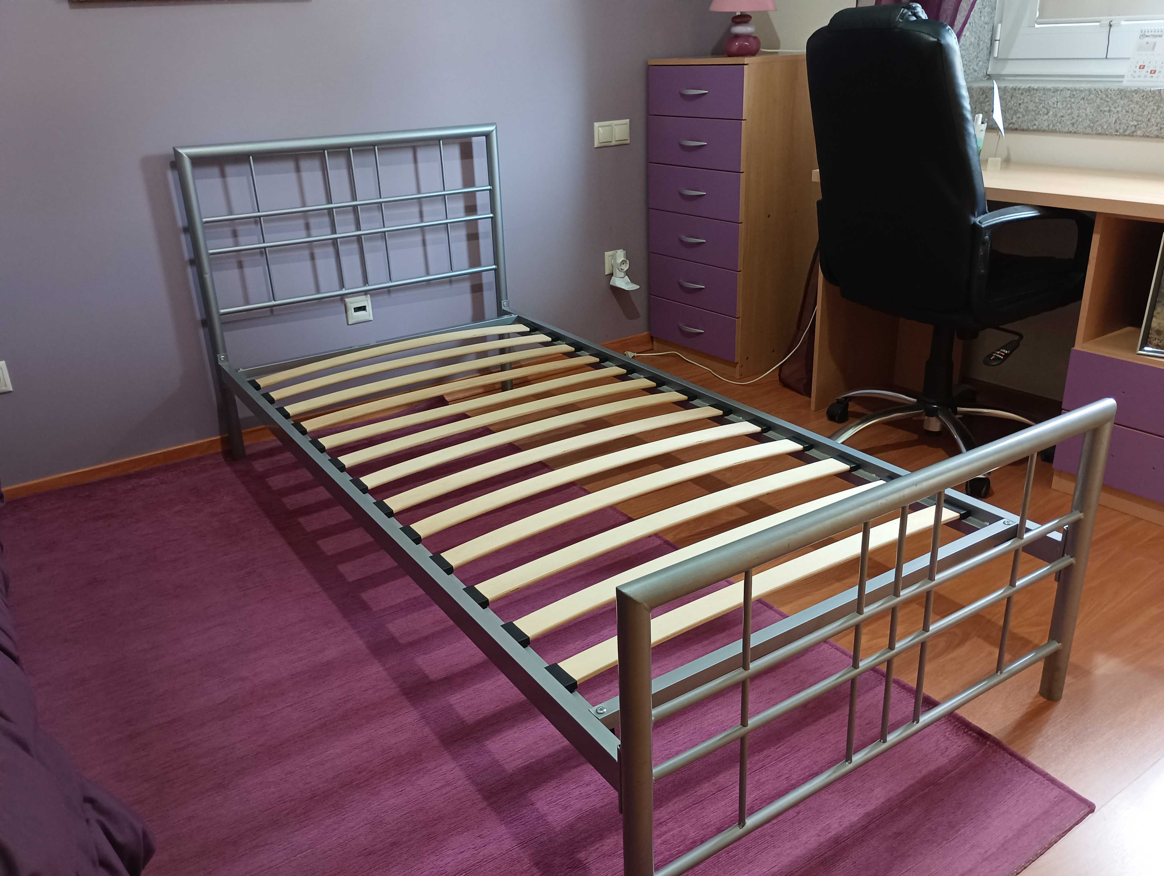 Vendo cama solteiro em ferro