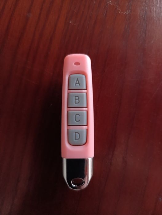 Пульт для воріт, шлагбаума, гаража і т.д. - рожевий.
