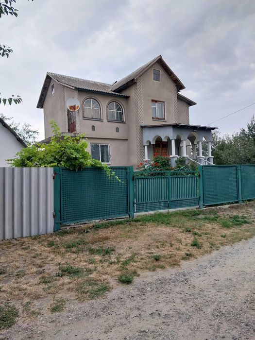 Продам двоповерховий будинок