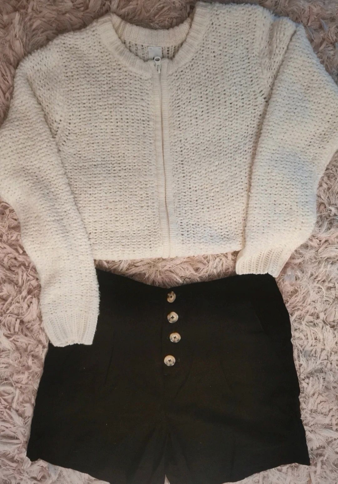 Stylowy kremowy sweterek marki C&A