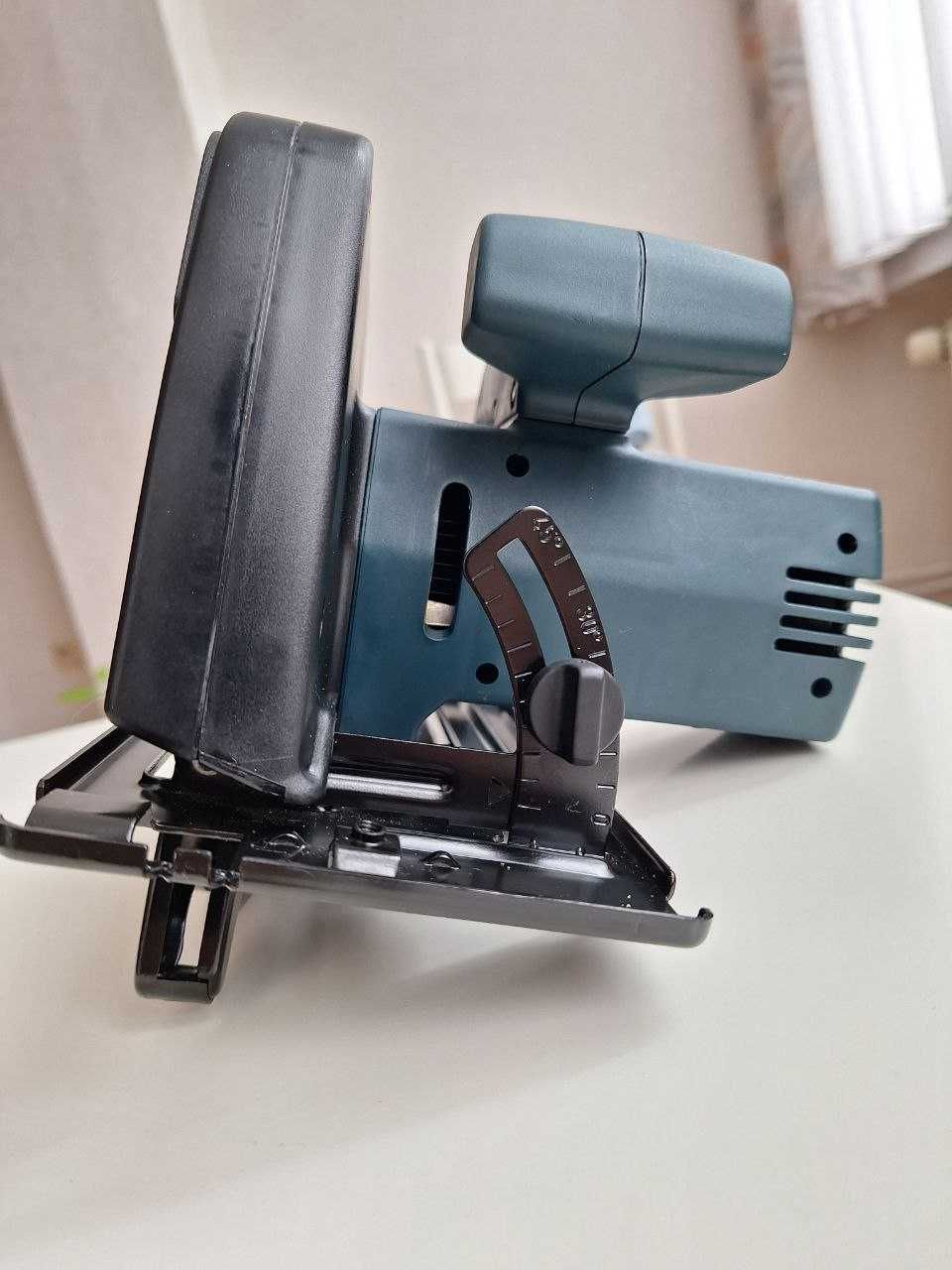 Циркулярная ( Дисковая ) пила Black Decker CD600 500W