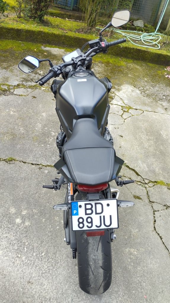 Honda CB 650 R Black Edition 2023 - Ótimo estado - 16.100 km - Extras