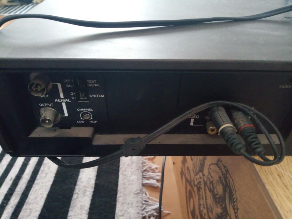 Magnetowid Toshiba V-109CZ – uszkodzony, nie włącza się

Opis:

Na spr