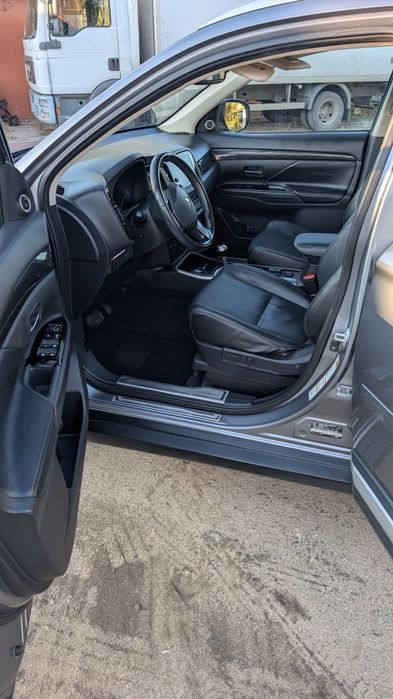 Mitsubishi Outlander 3