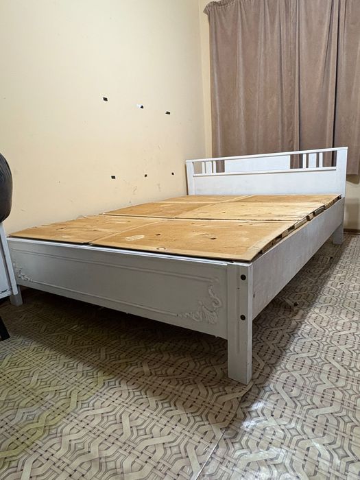 Продам кровать деревянную