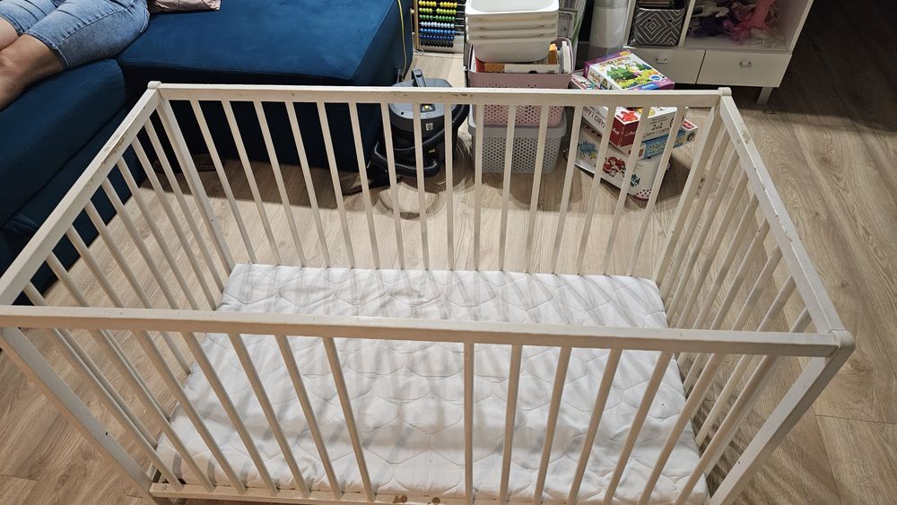 Łóżeczko dębowe dla niemowlaka